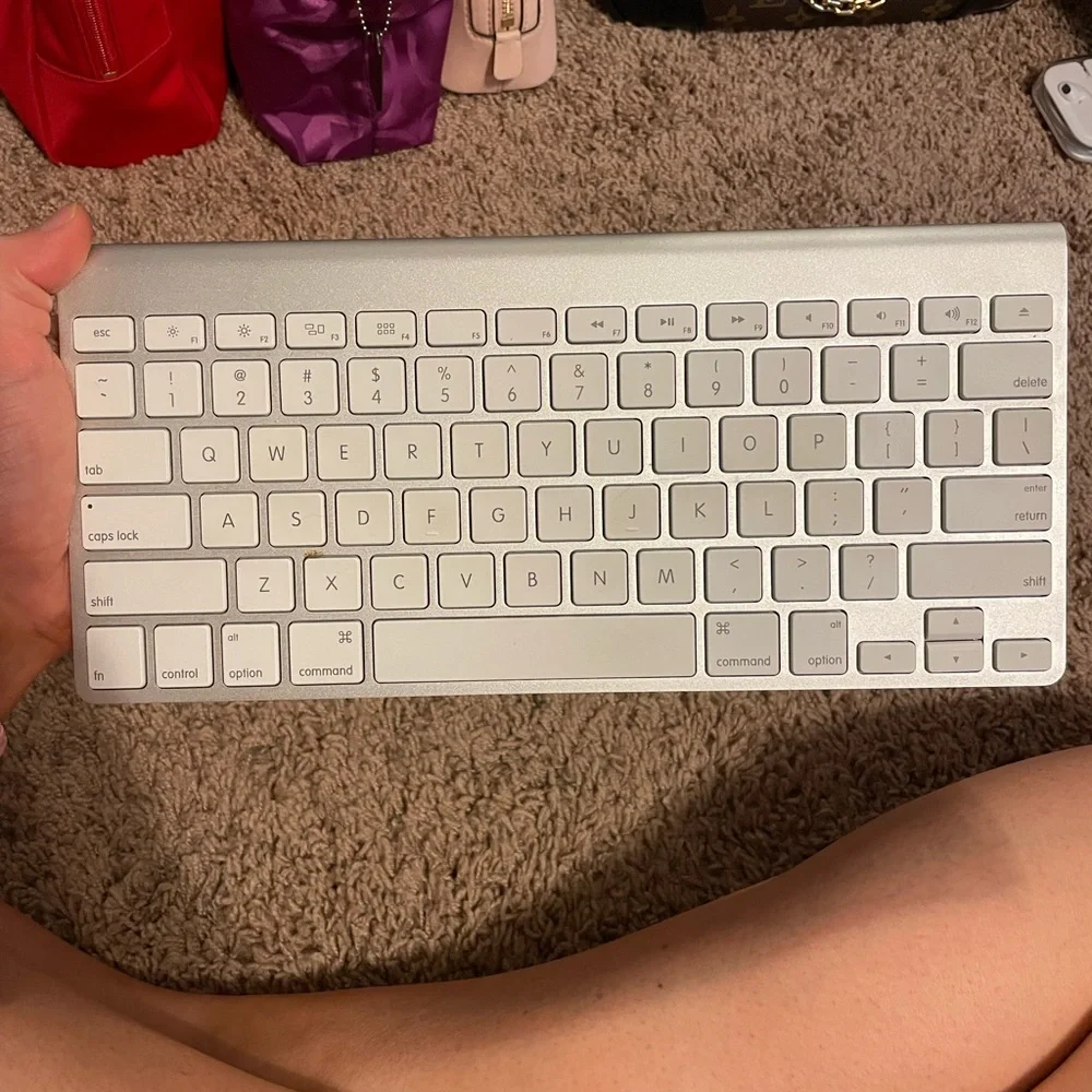 Apple wireless magic keyboard